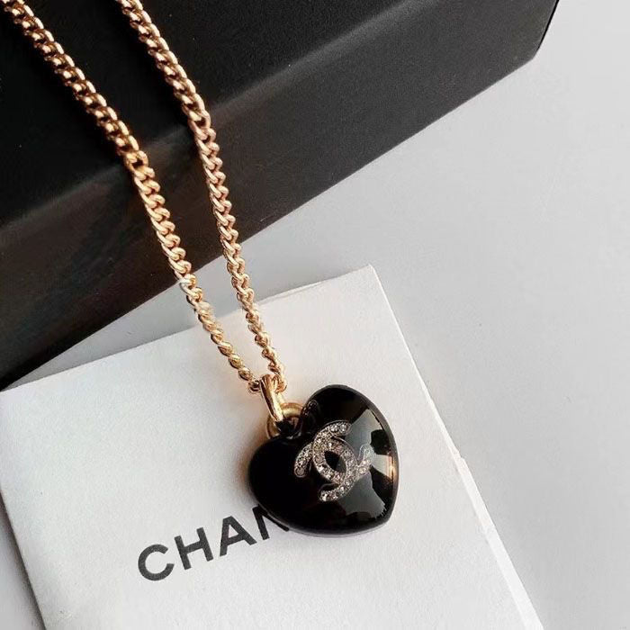 Simple and versatile love shaped pendant PD10051123