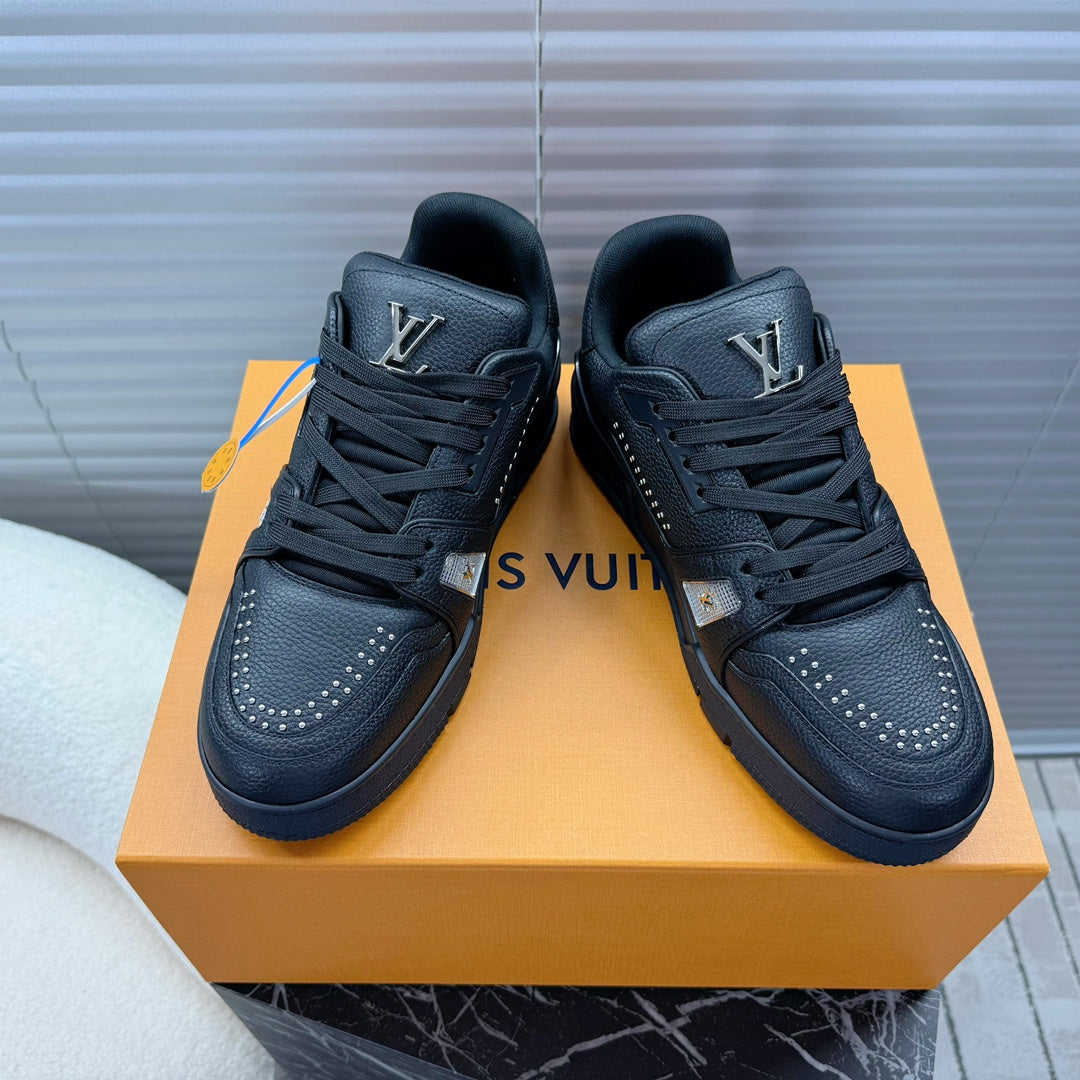 LV Trainer Sneaker 1824120913