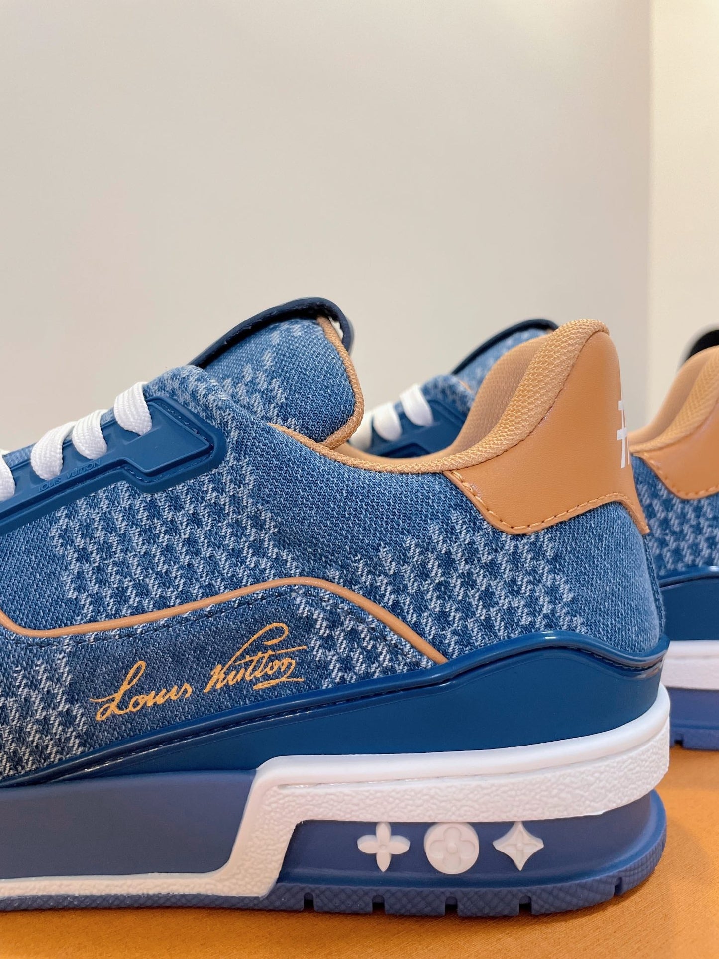 LV Trainer Sneaker 1824120912