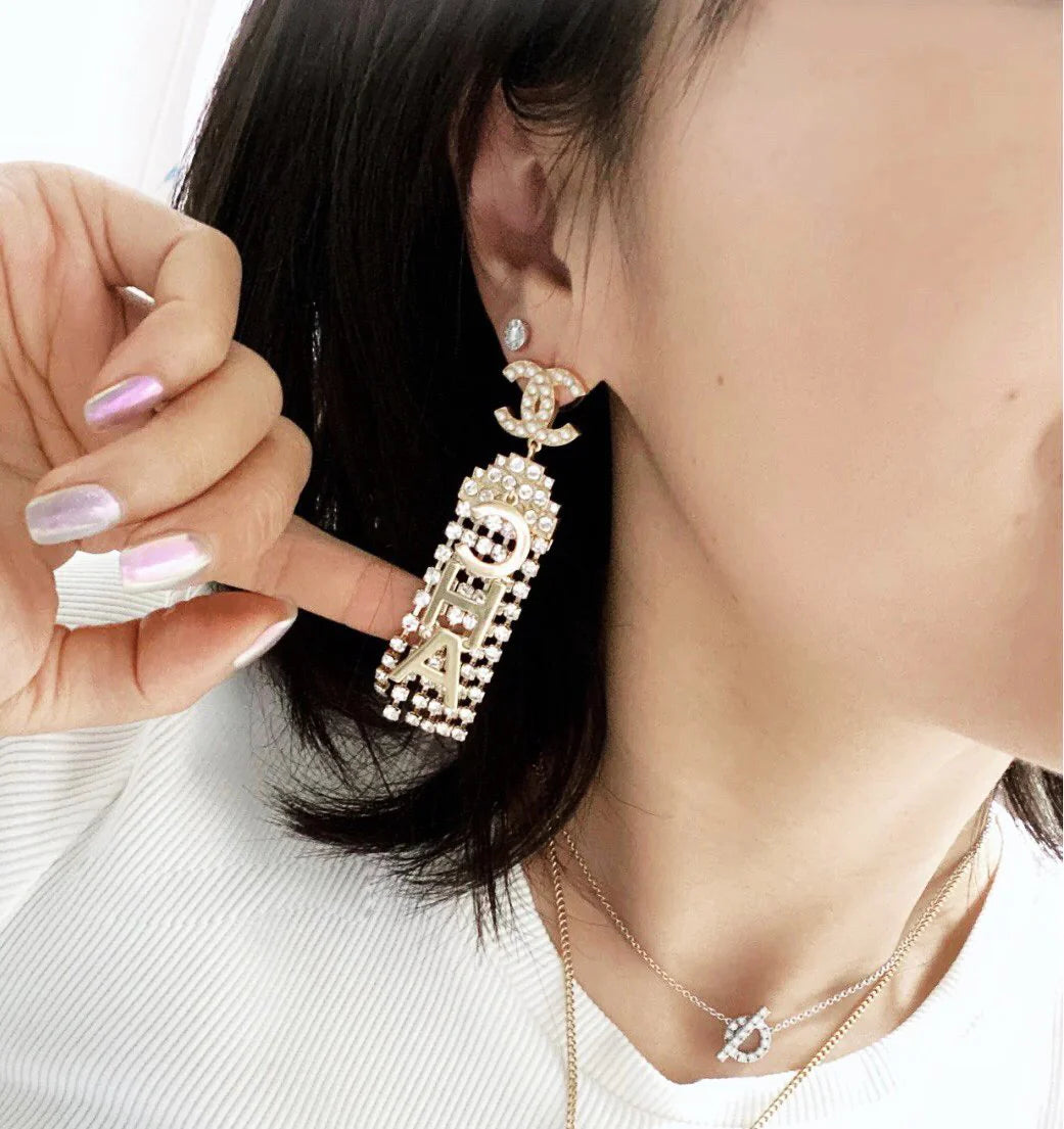 New classic fashion versatile earrings 1024020202