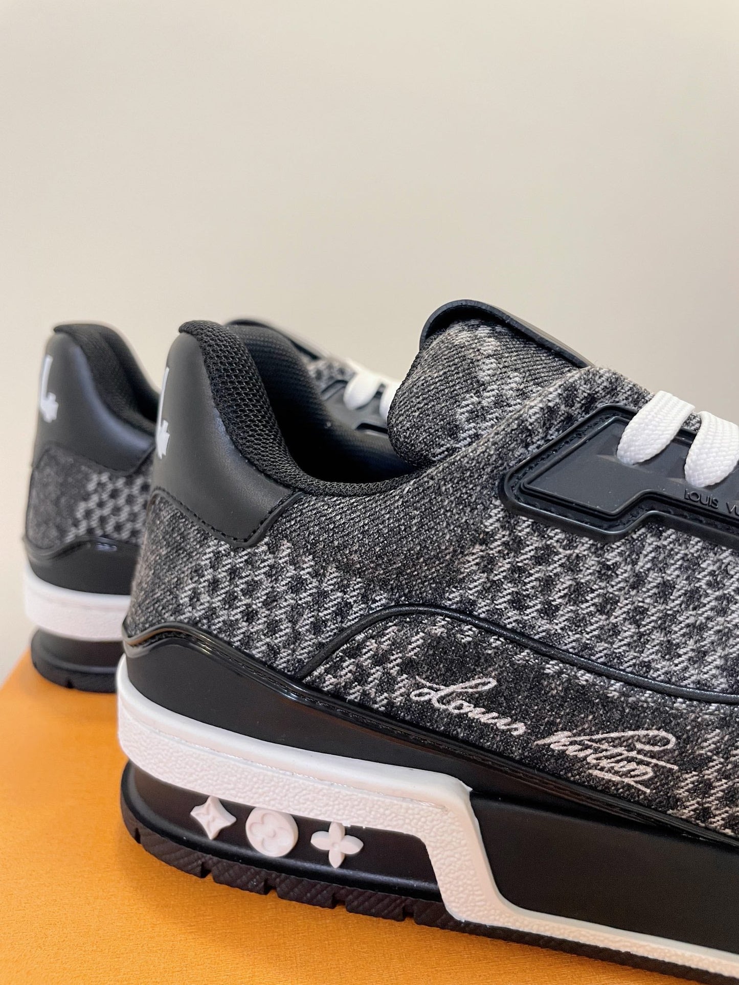 LV Trainer Sneaker 1824120912