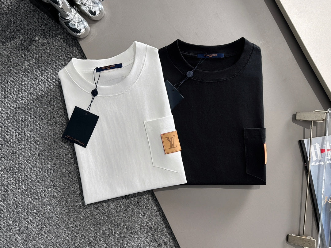 LV T-shirt with lettering on the hem 1825042503