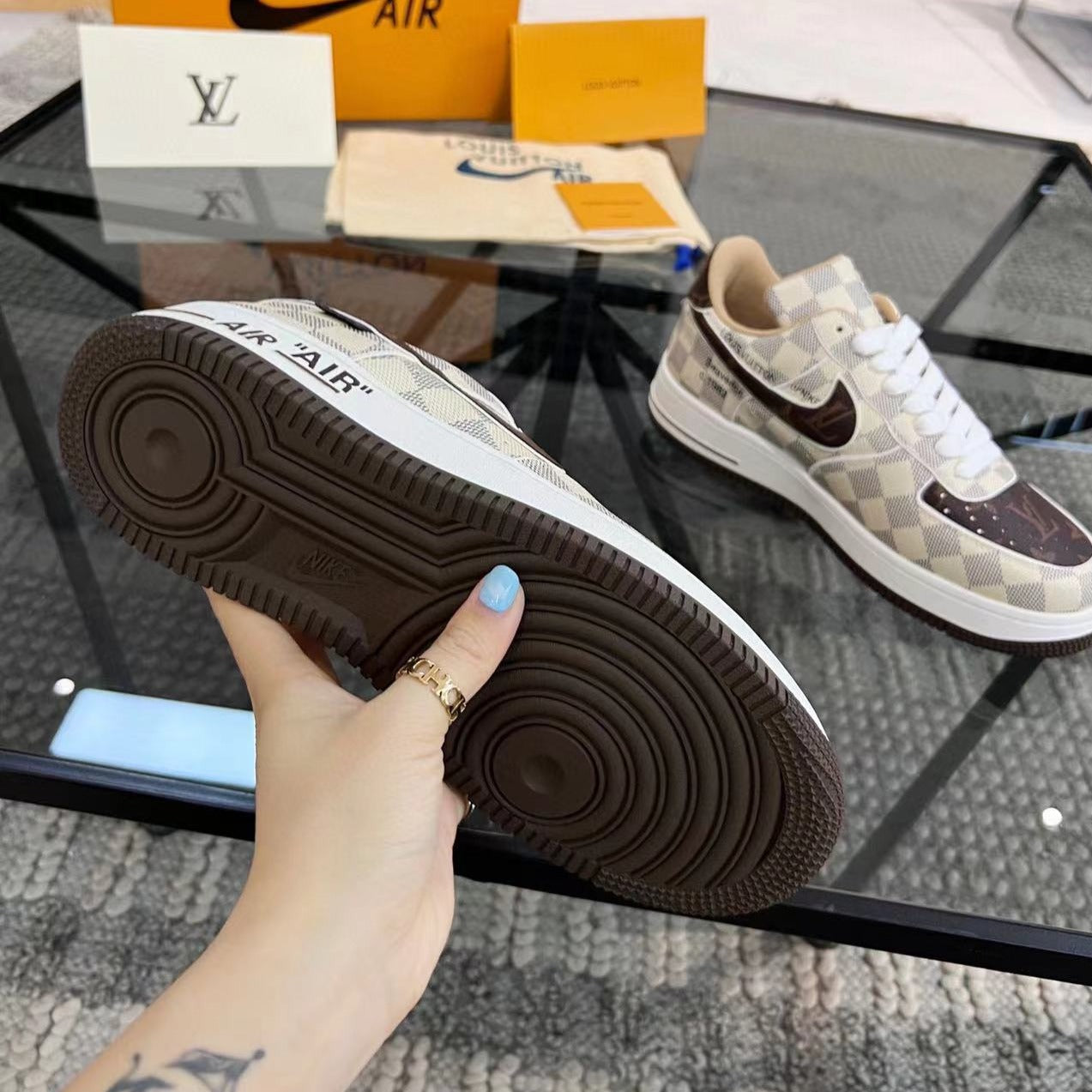 Fashion Casual Brown V& Jointly Signed Sneakers V02