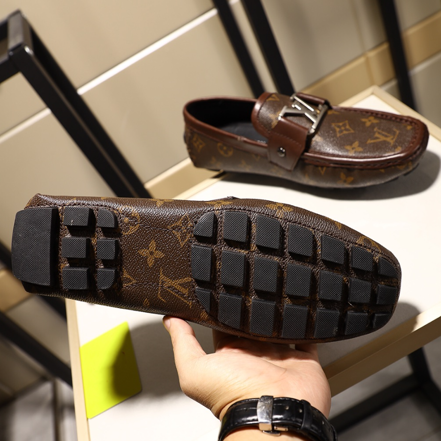 V Logo Fashion Leather Shoes