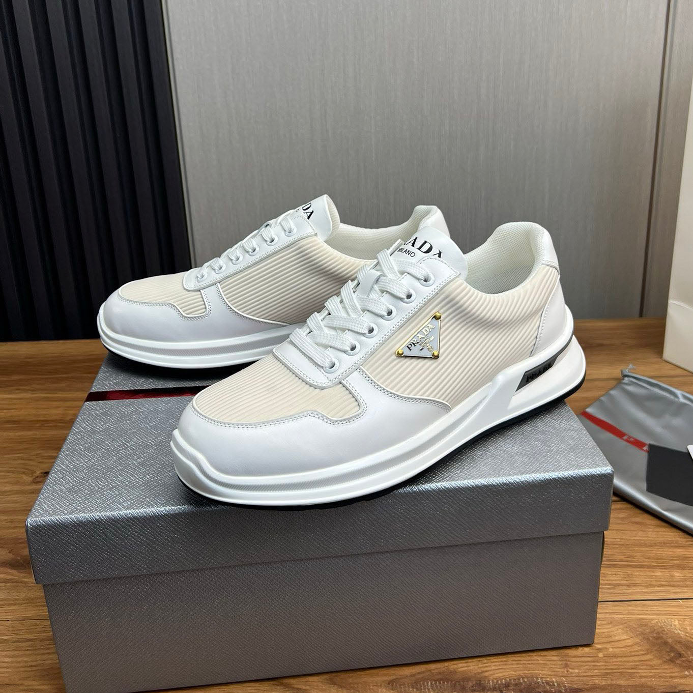 PR triangle logo sneakers 1824081206