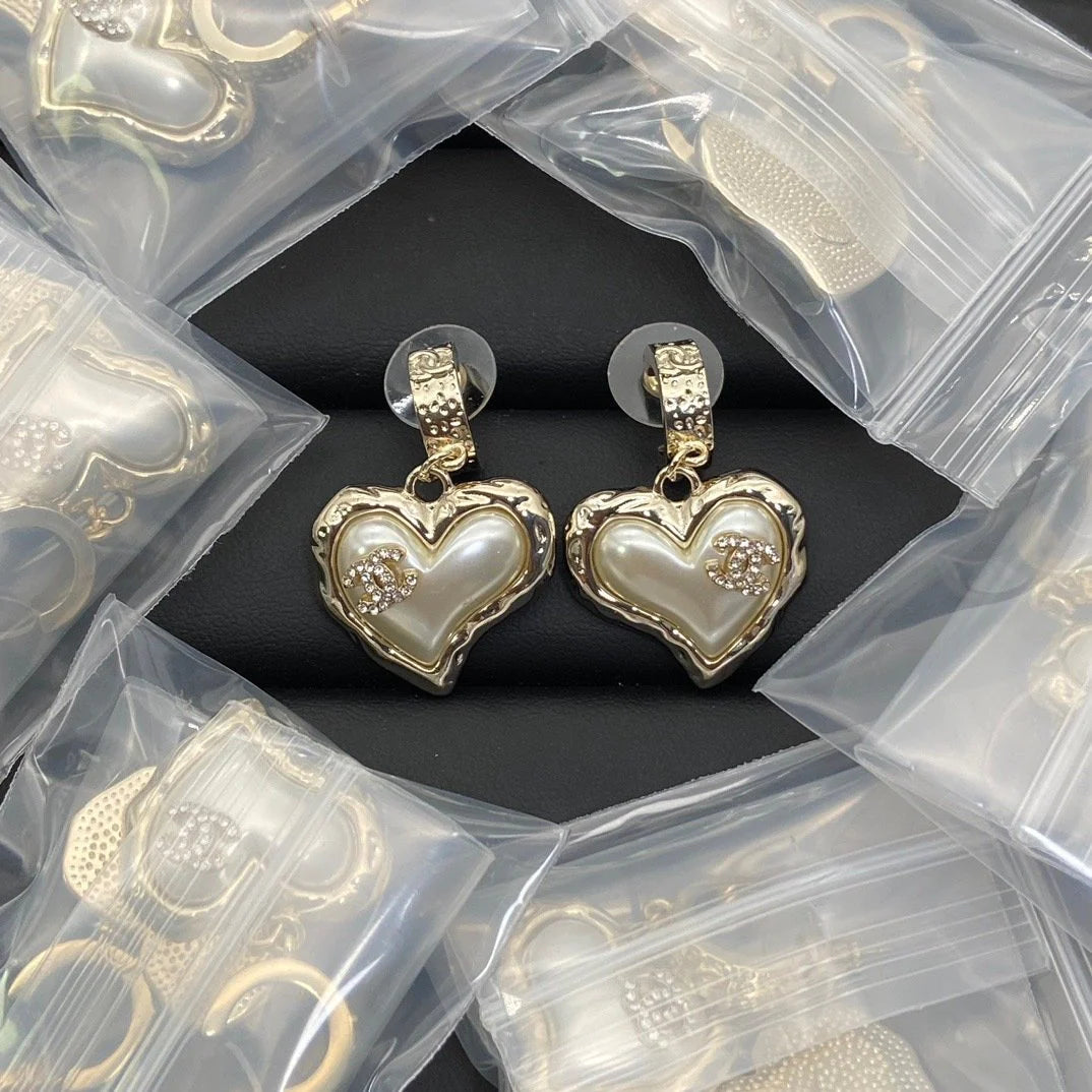 New Enamel Earrings With Heart-shaped Earrings 1024010312