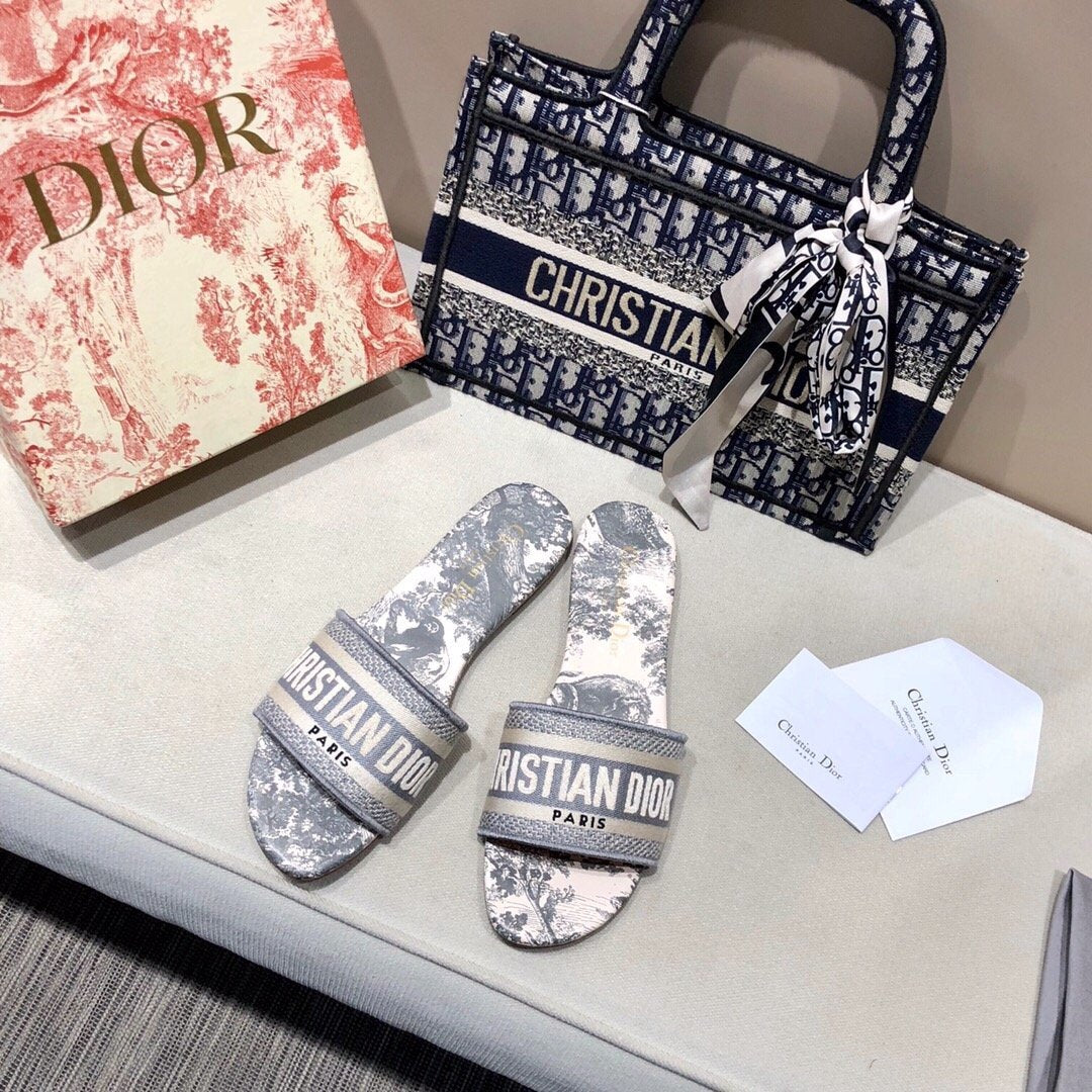 Jacquard Embroidered Slippers