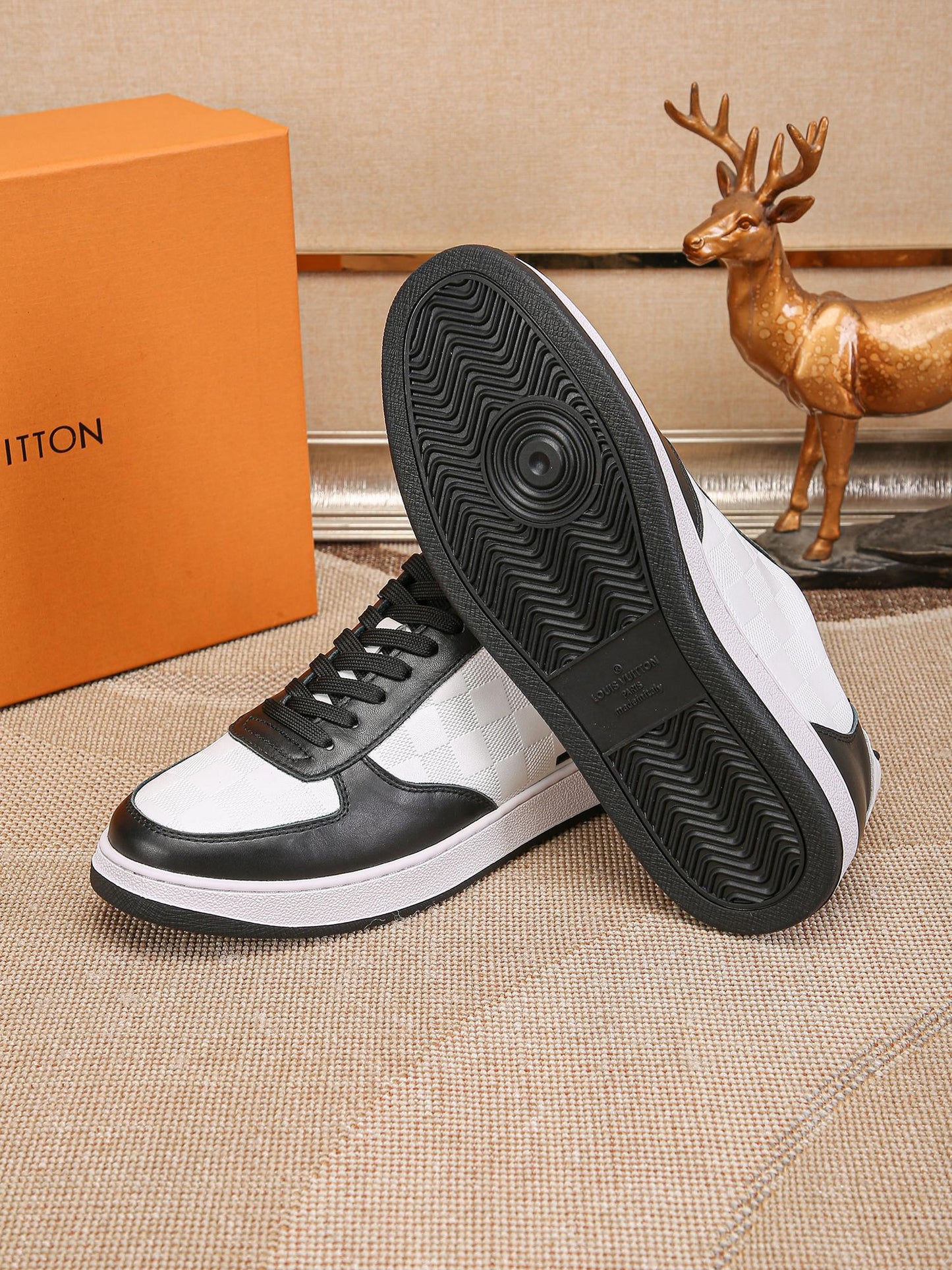 LV sneaker 1825052103