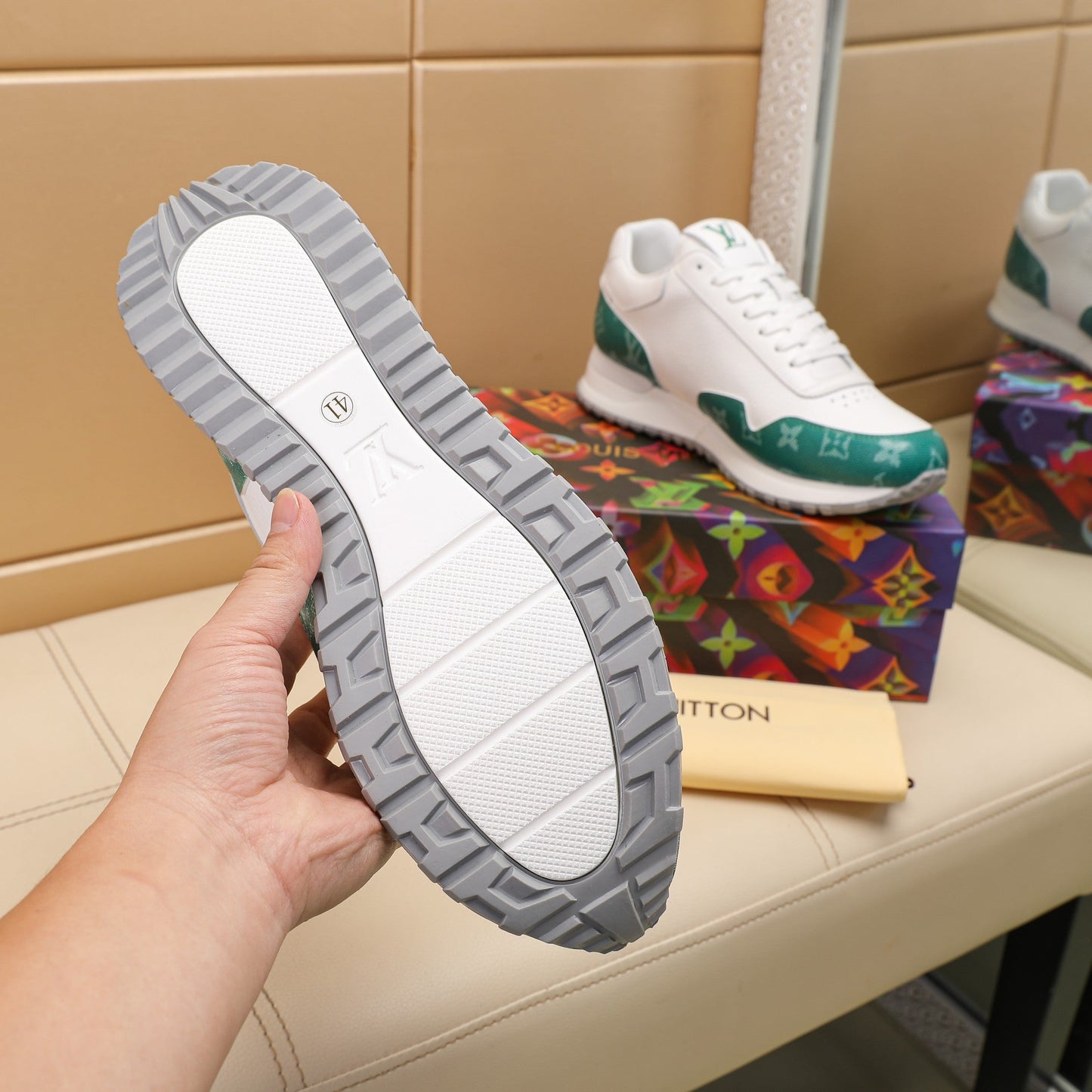 LV RUN AWAY sneaker 1825052111