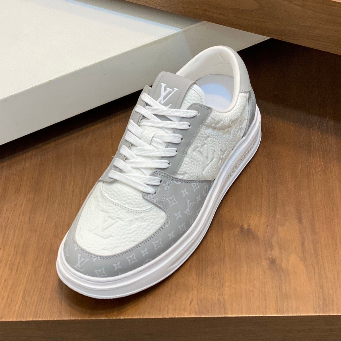 LV Sneaker 1825052109