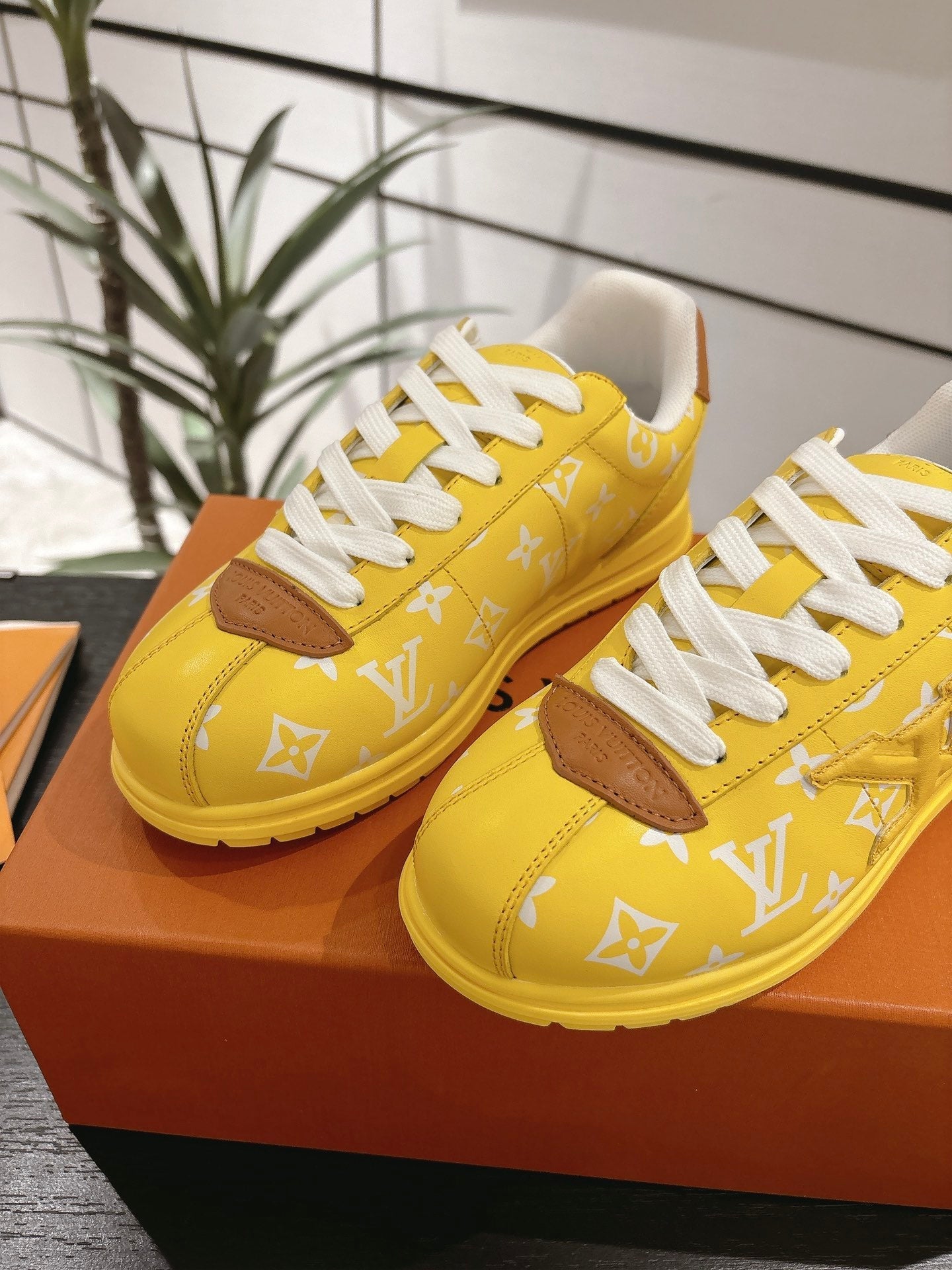 LV Sneaker 1825060605