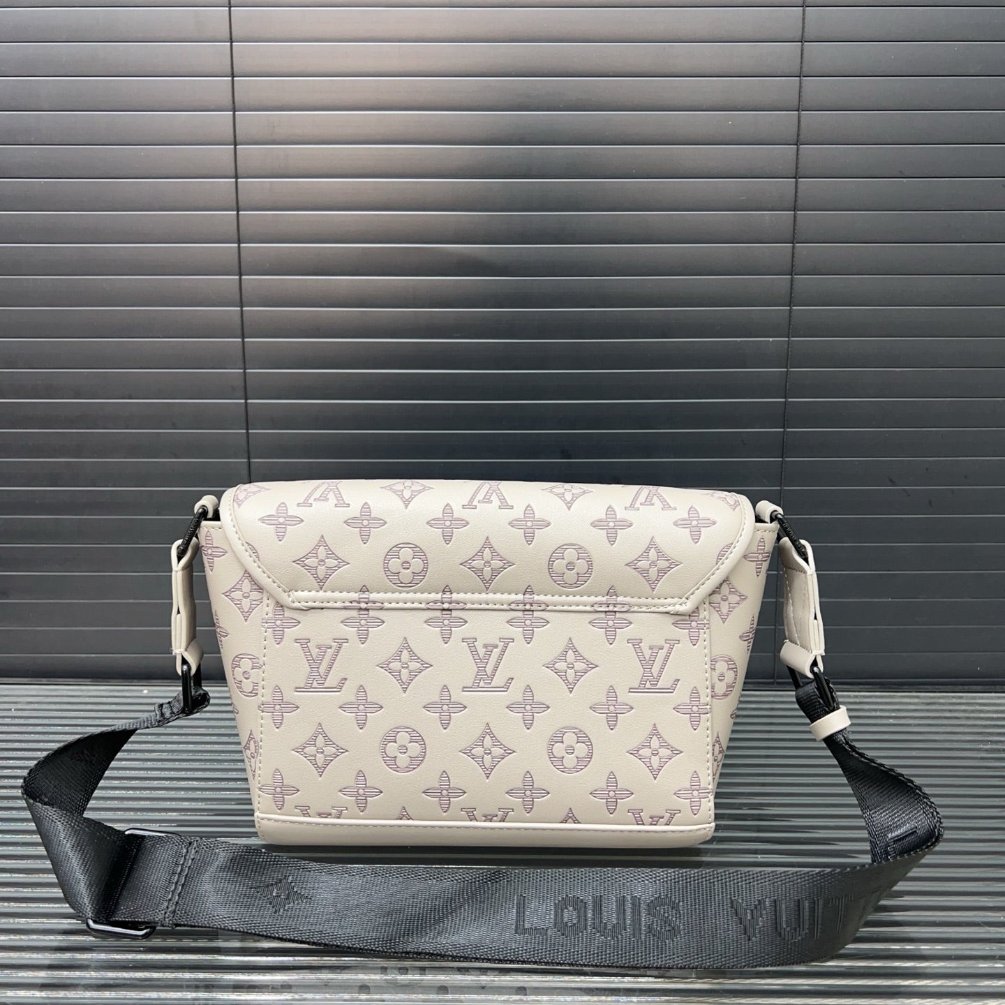 LV Flap shoulder bag 1825052315