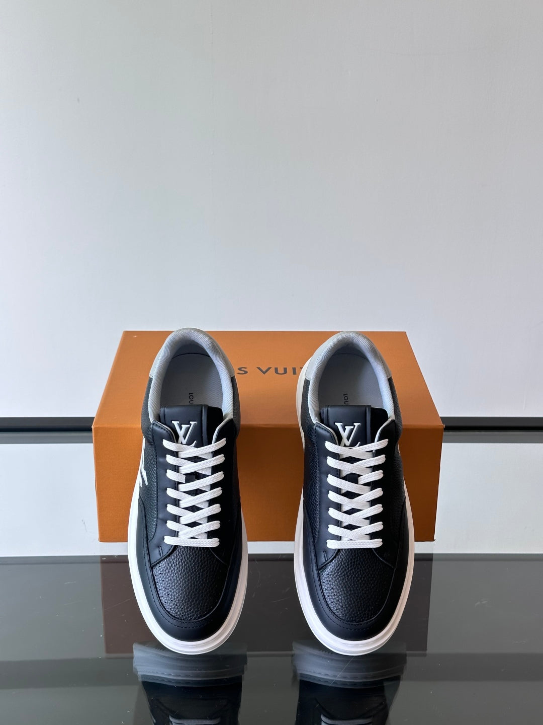 LV  Beverly Hills Sneaker 1825052108