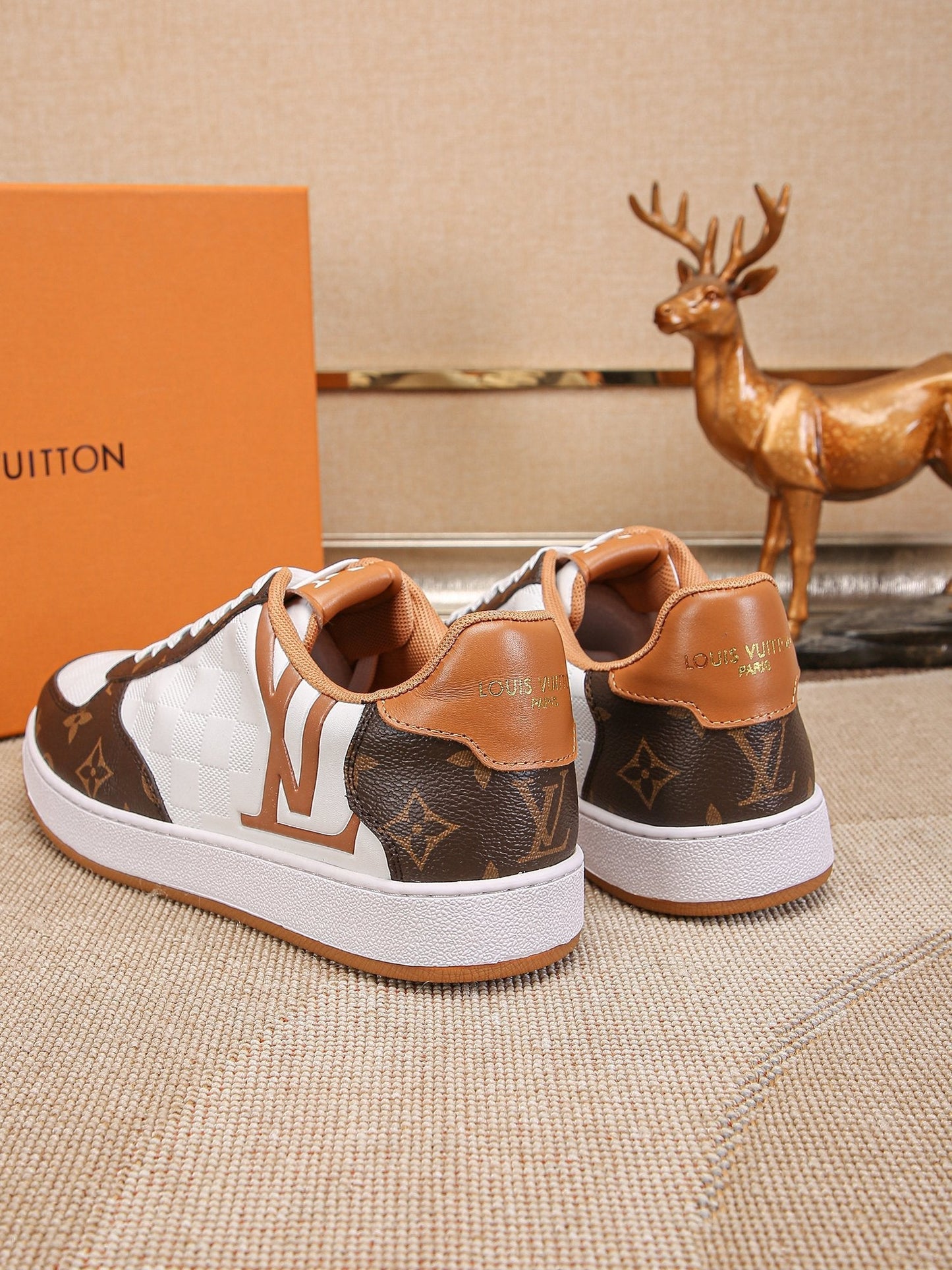 LV sneaker 1825052103