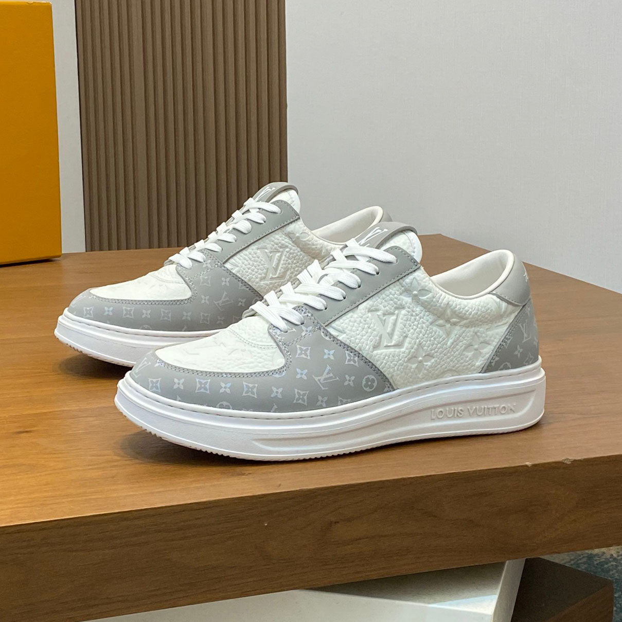 LV Sneaker 1825052109