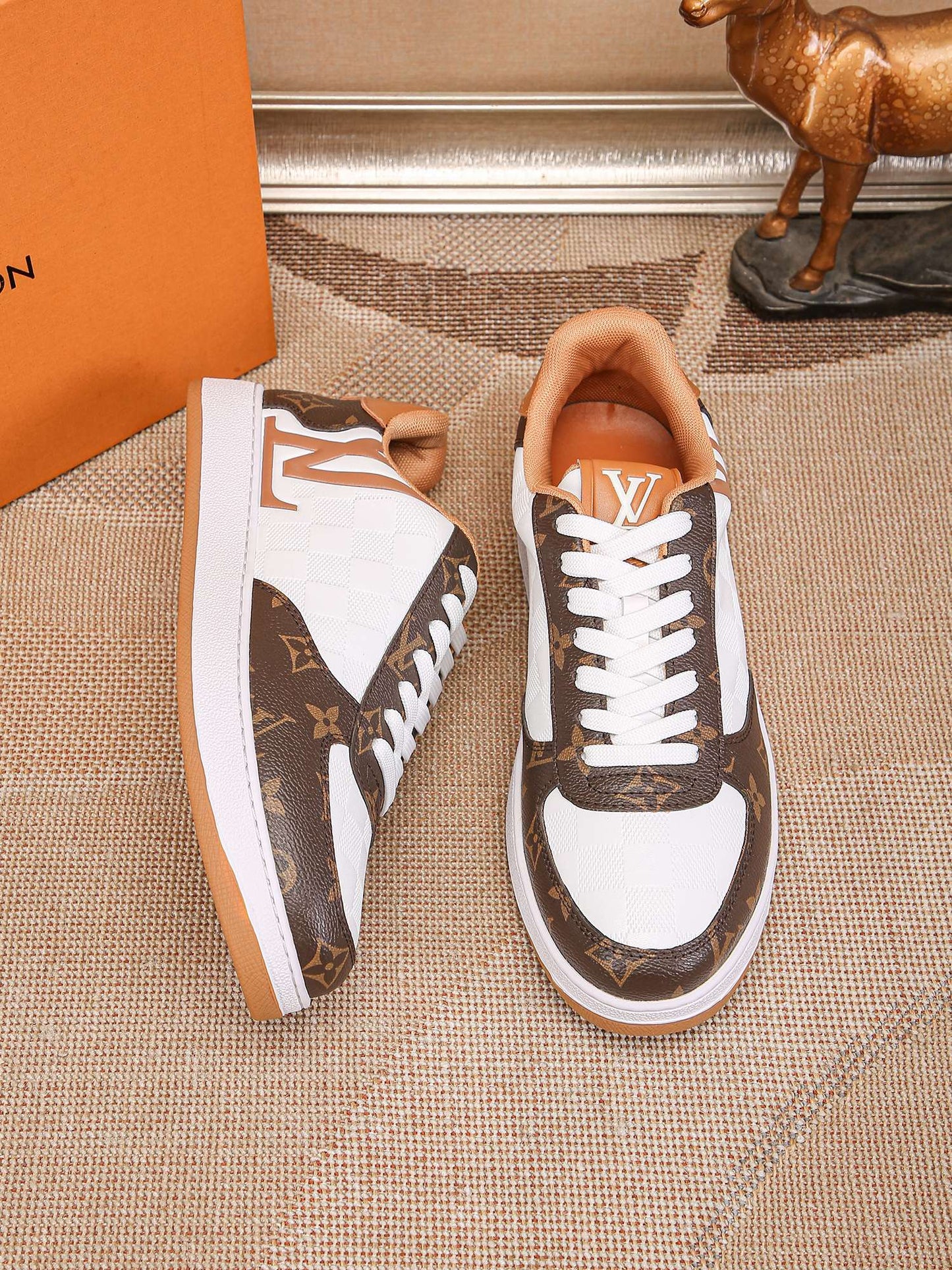 LV sneaker 1825052103