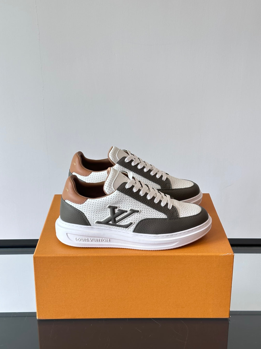 LV  Beverly Hills Breathable Sneaker 1825052107