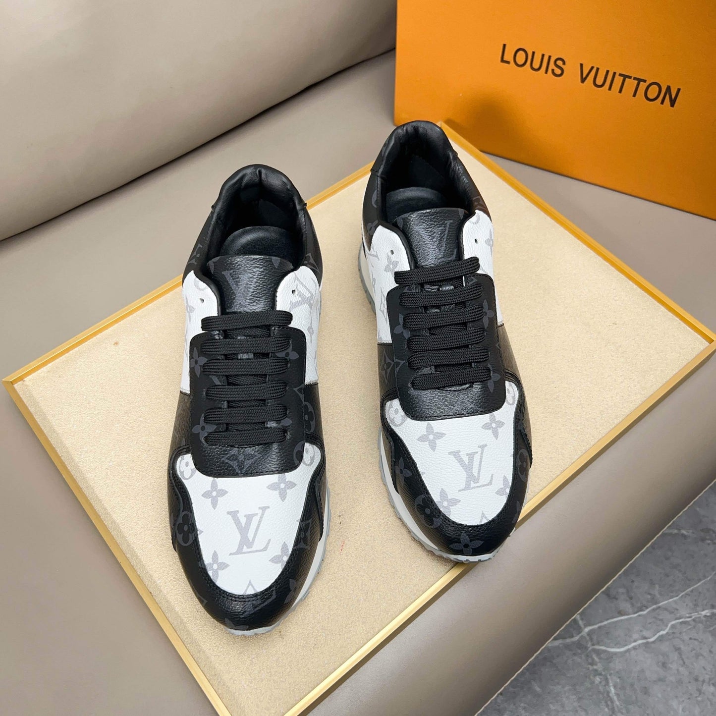 LV sneaker 1825052220