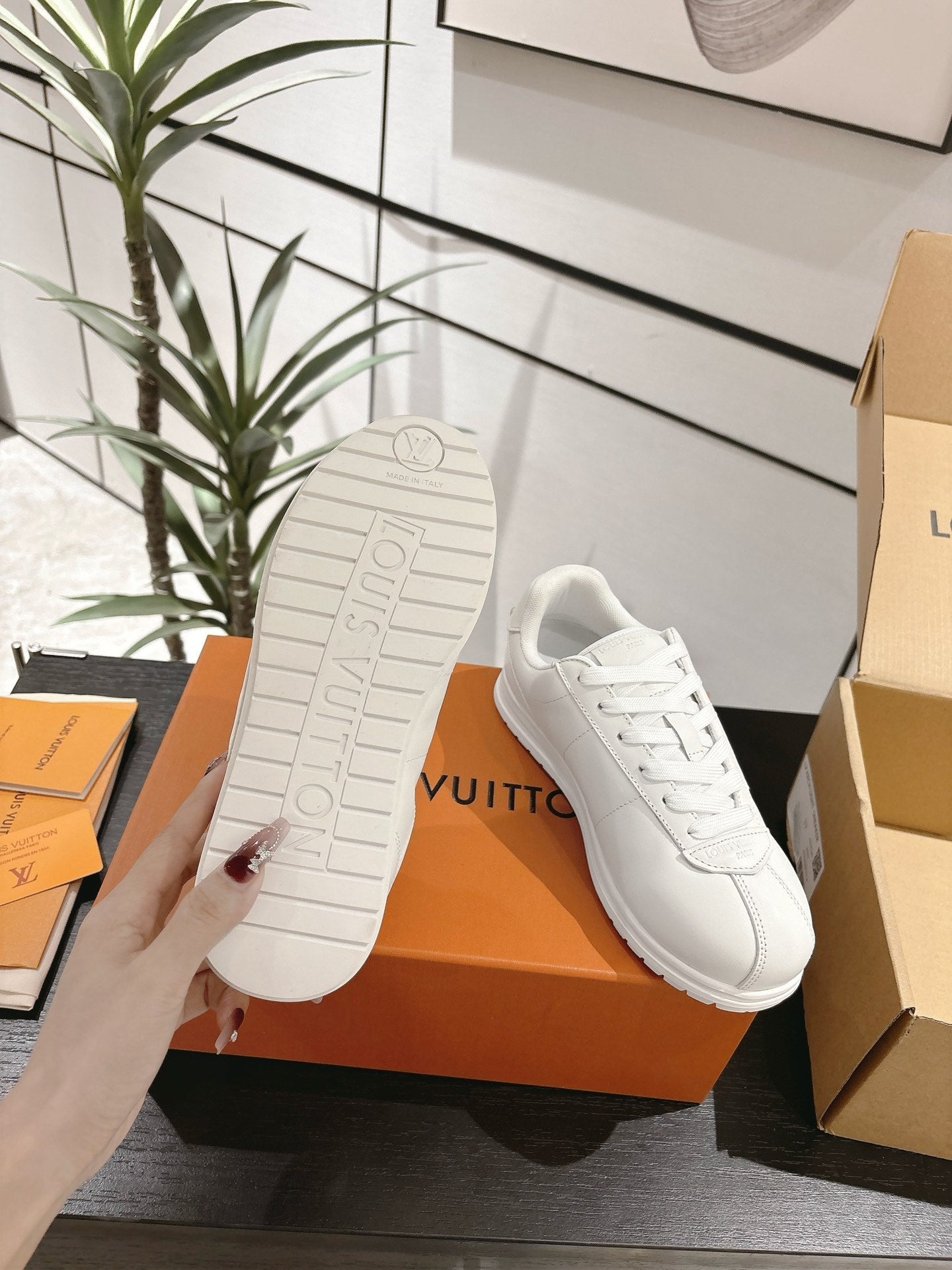 LV Sneaker 1825060605