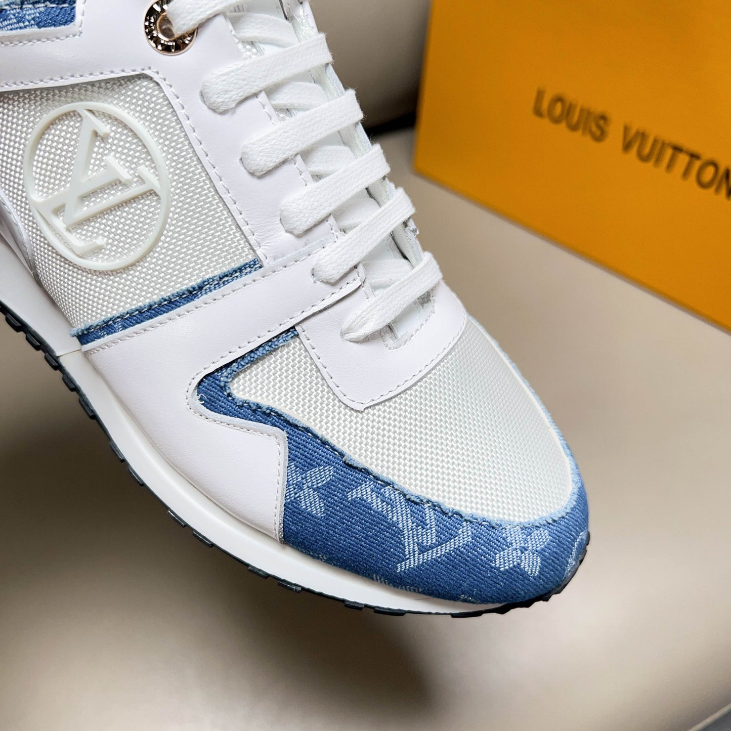 LV sneaker 1825052221