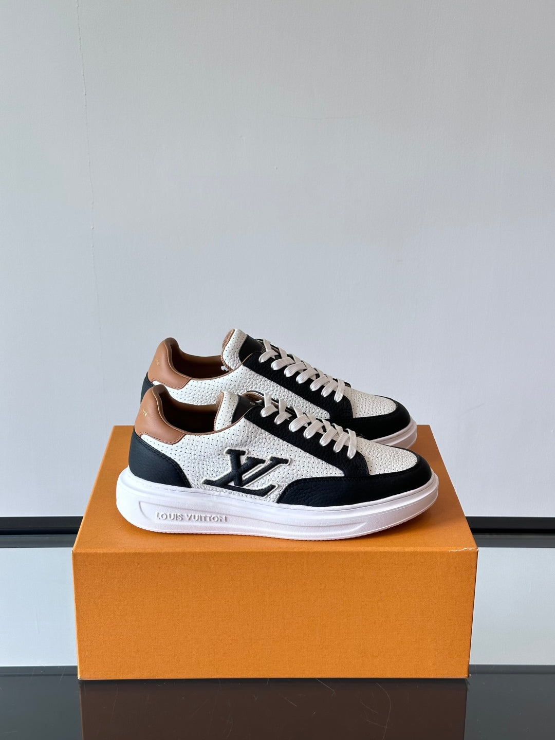 LV  Beverly Hills Breathable Sneaker 1825052107
