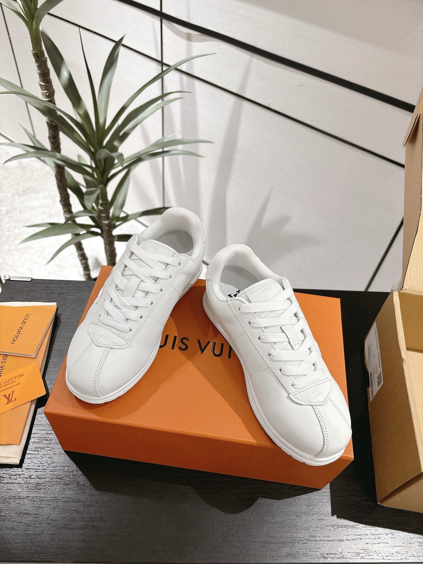 LV Sneaker 1825060605