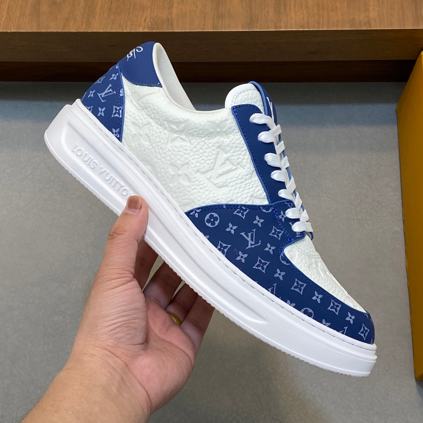 LV Sneaker 1825052109
