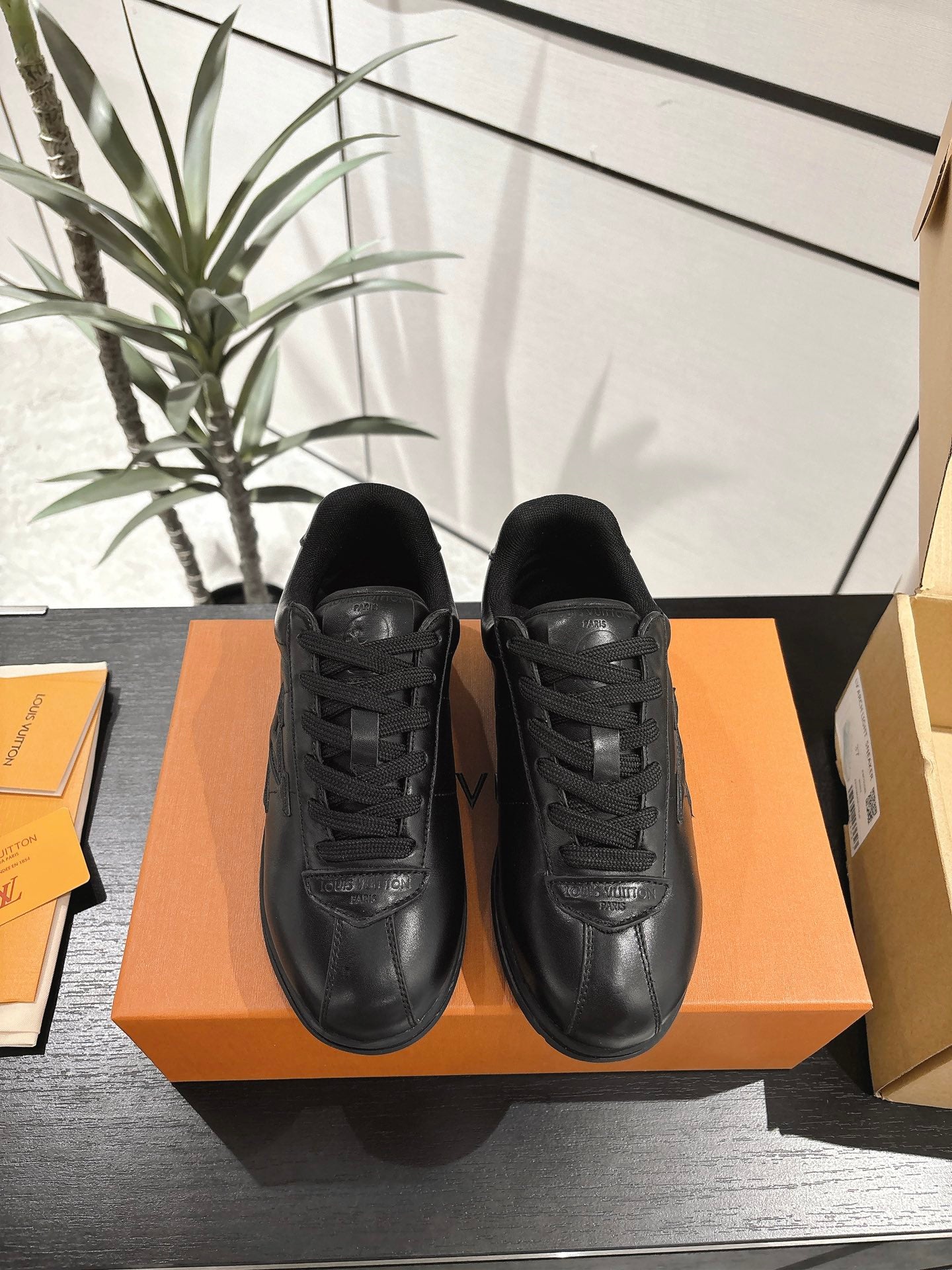 LV Sneaker 1825060605