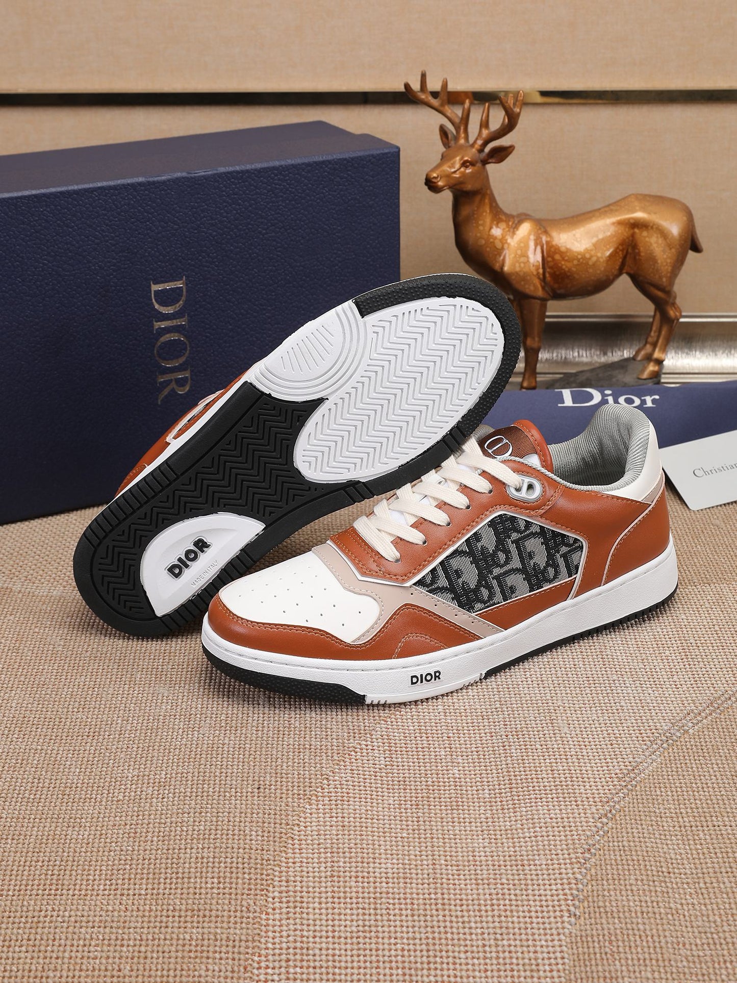 CD B27 Low Top Oblique Sneaker 1825052703