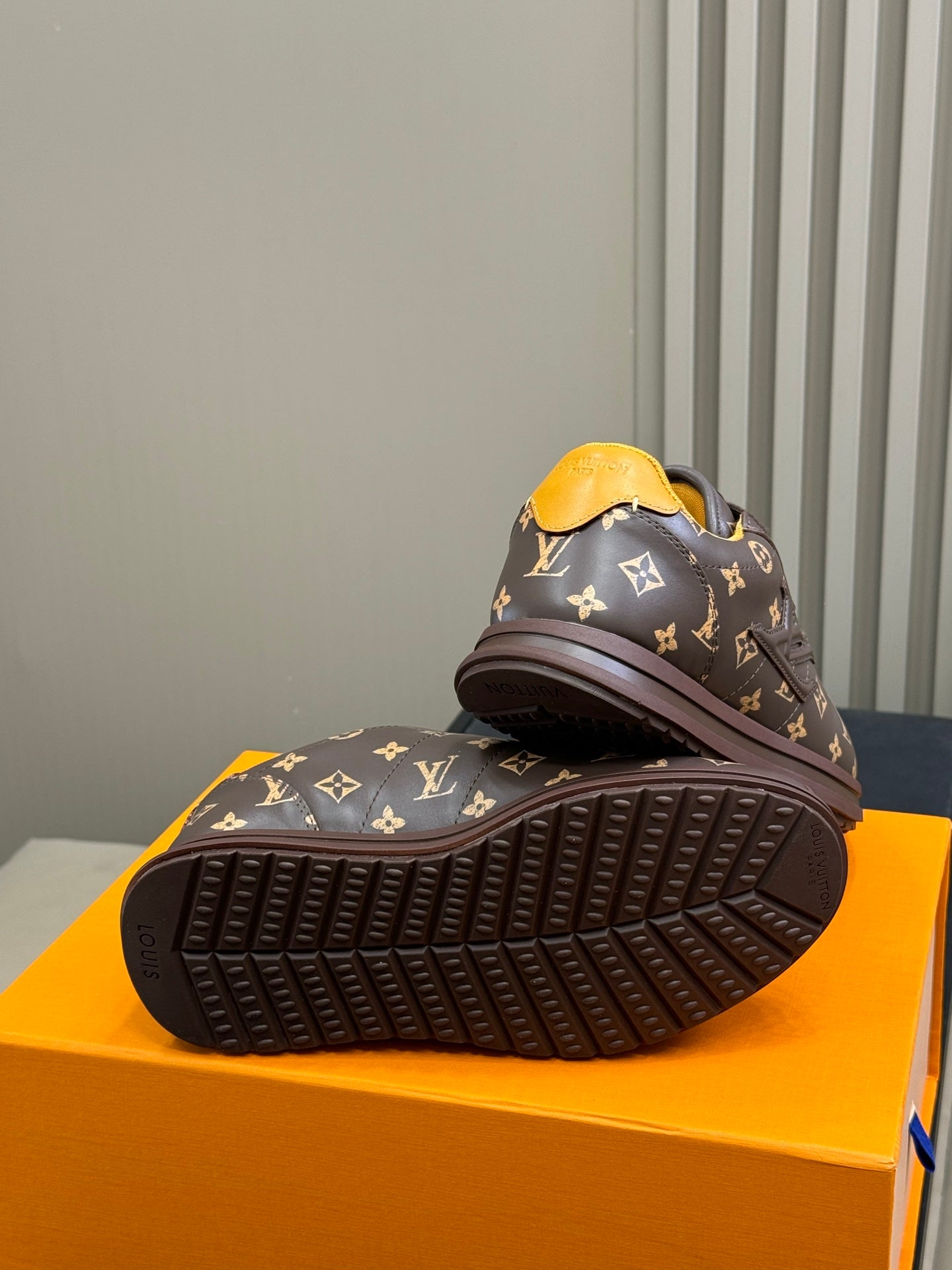 LV Sneaker 1825060605