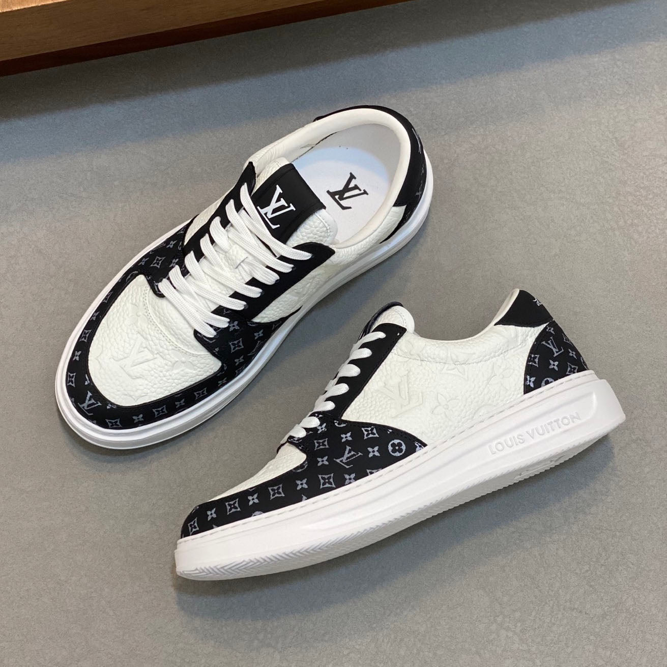 LV Sneaker 1825052109