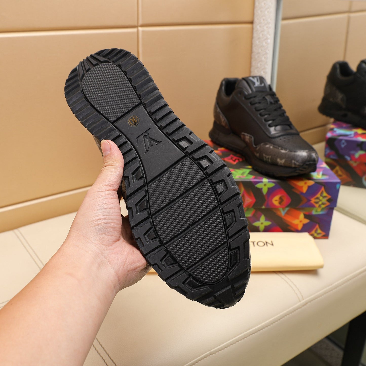 LV RUN AWAY sneaker 1825052111