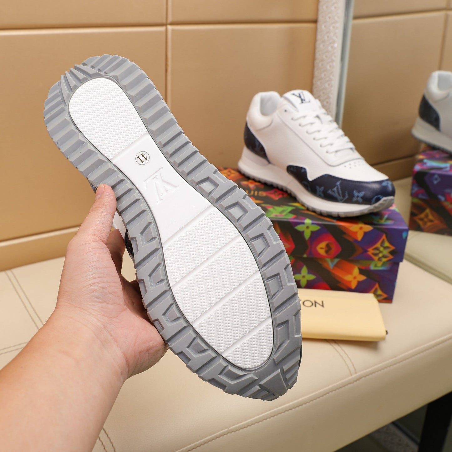 LV RUN AWAY sneaker 1825052111