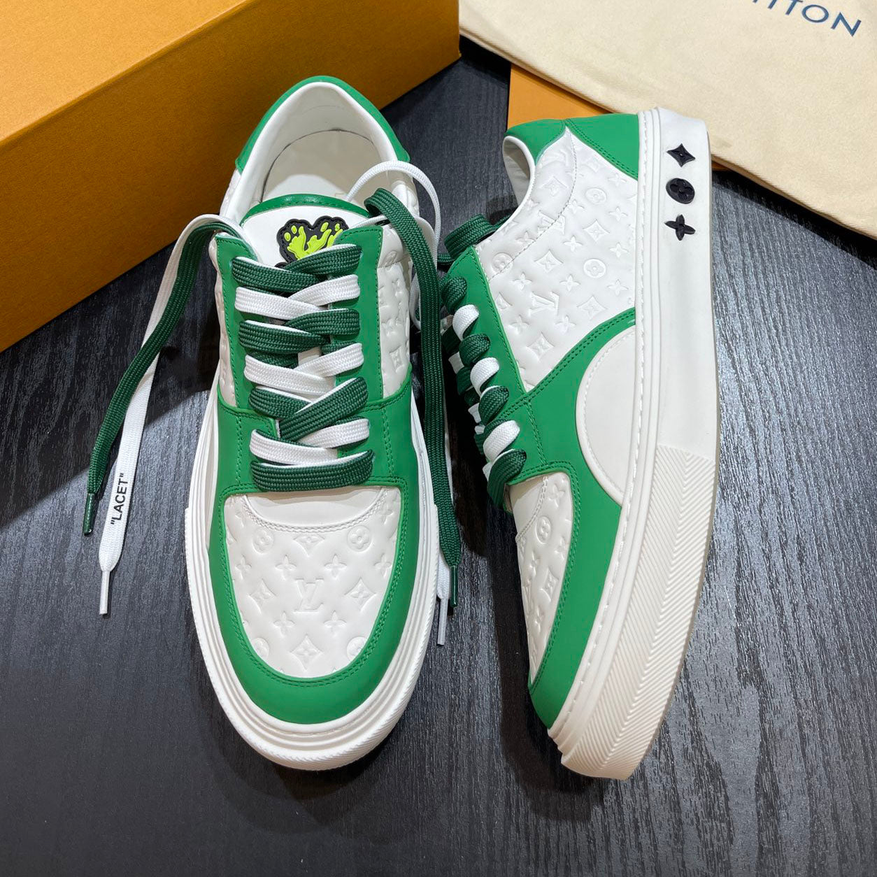 LV Embossed sneaker 1825052110