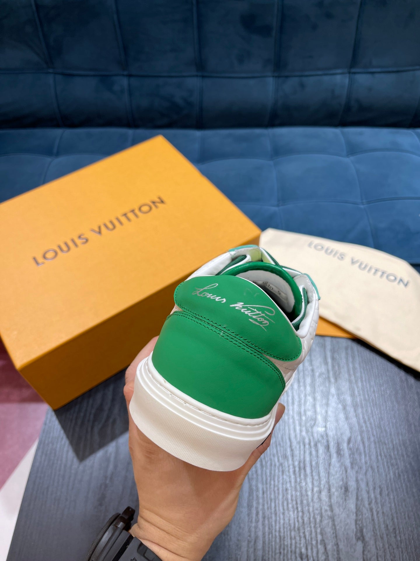LV Embossed sneaker 1825052110