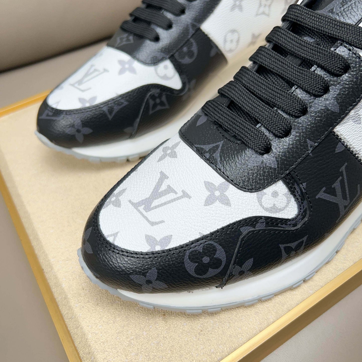LV sneaker 1825052220