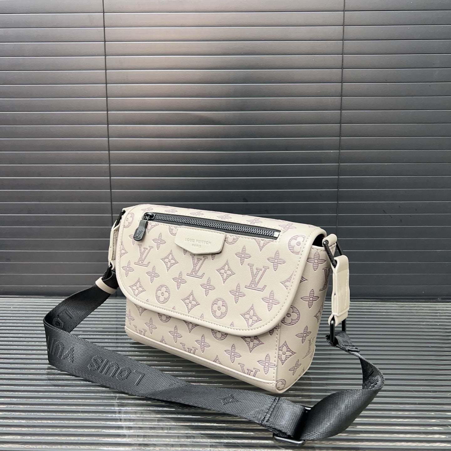 LV Flap shoulder bag 1825052315