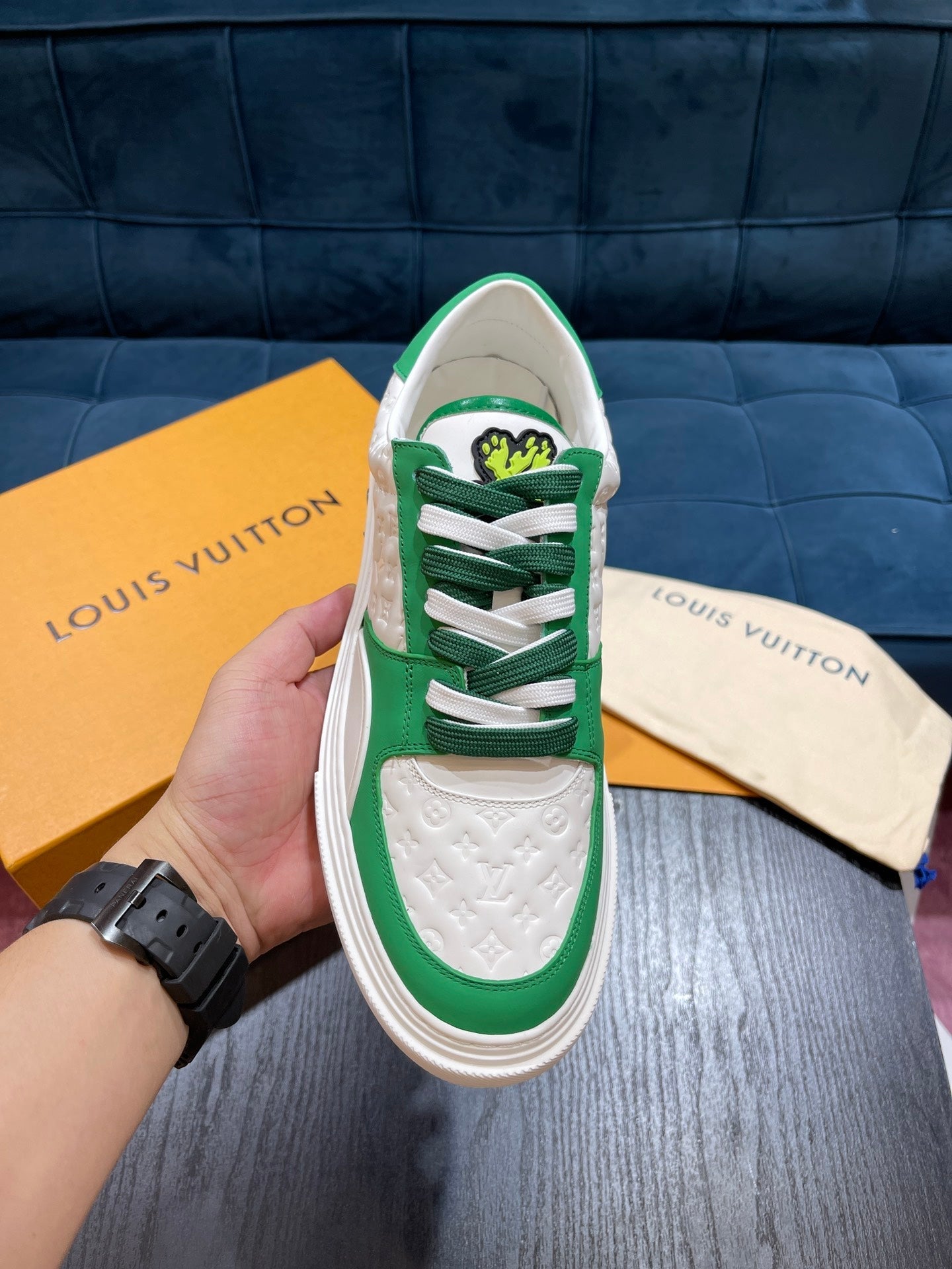 LV Embossed sneaker 1825052110