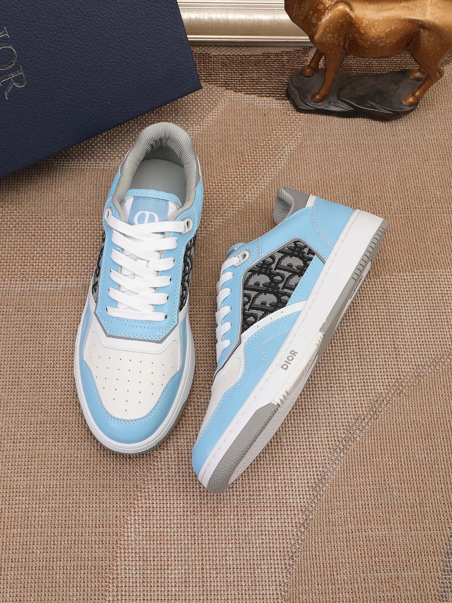 CD B27 Low Top Oblique Sneaker 1825052703