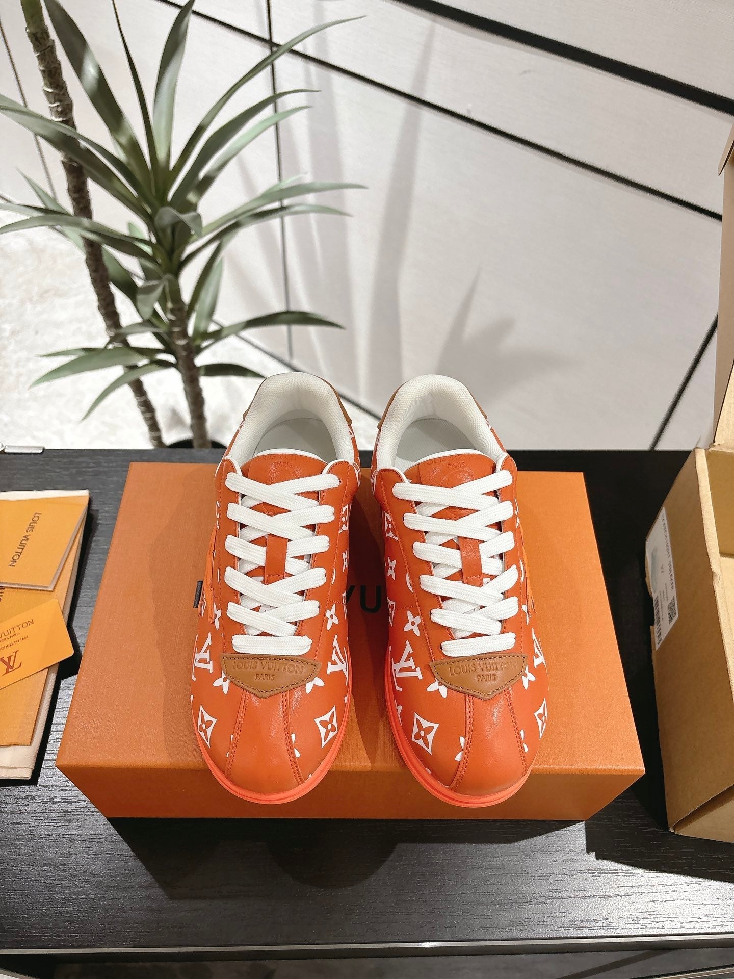 LV Sneaker 1825060605