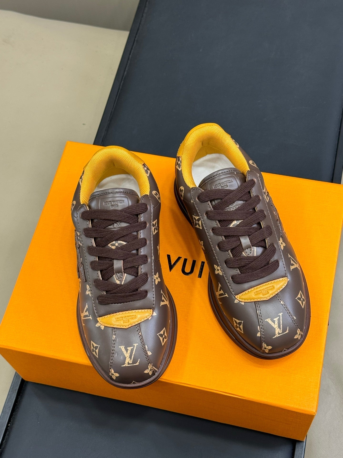 LV Sneaker 1825060605